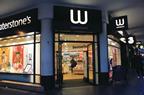 Waterstones has signed a deal with Amazon to sell its Kindle e-reader