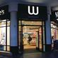 Waterstones has signed a deal with Amazon to sell its Kindle e-reader